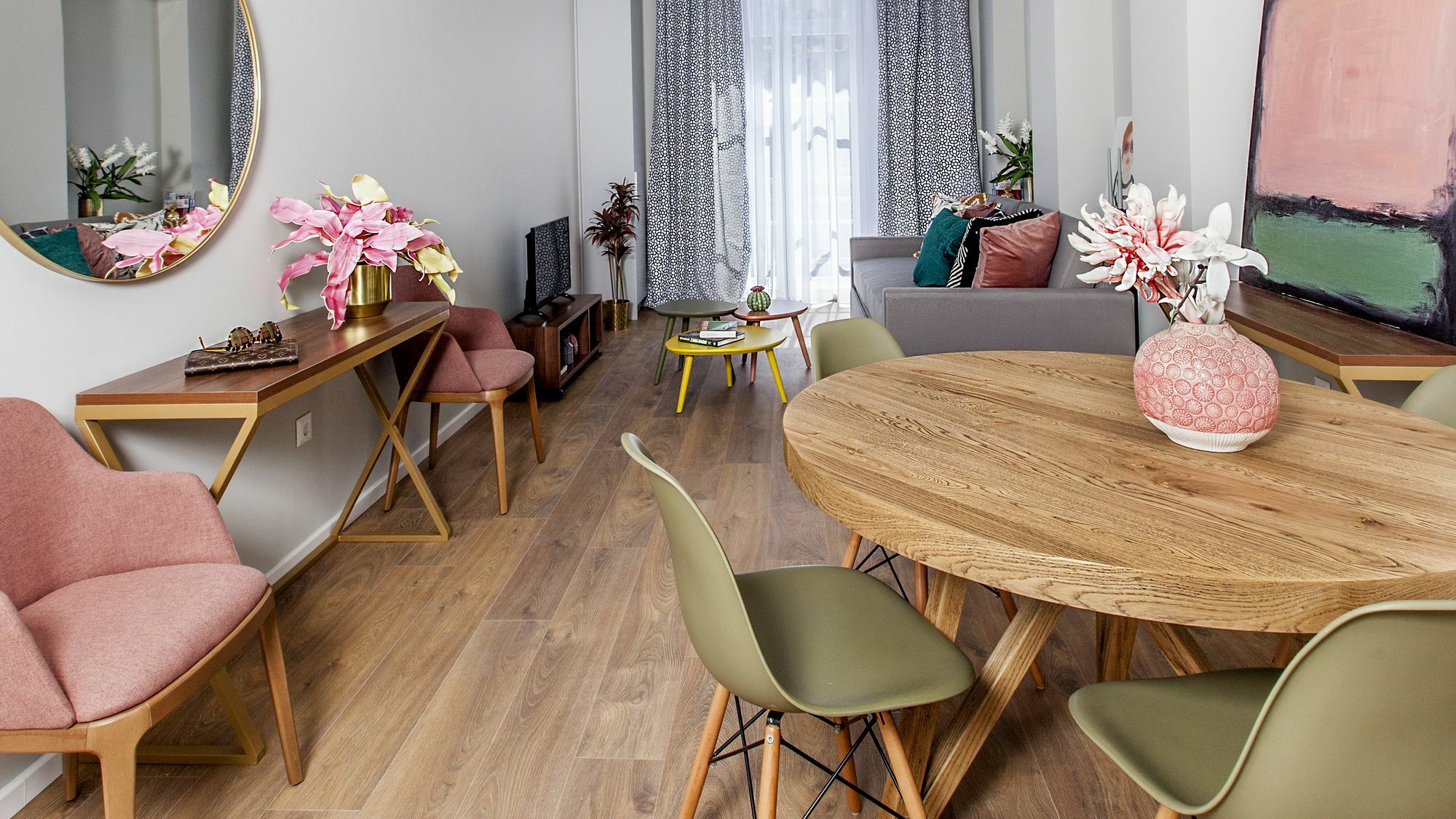 Suitcase Apartment